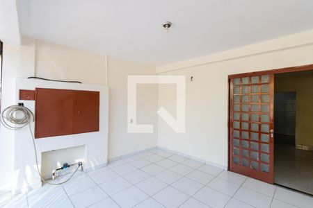 Casa para alugar com 90m², 2 quartos e 1 vagaÁrea de Serviço e garagem