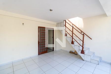 Casa para alugar com 90m², 2 quartos e 1 vagaÁrea de Serviço e garagem