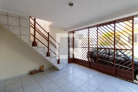 Casa para alugar com 90m², 2 quartos e 1 vagaÁrea de Serviço e garagem