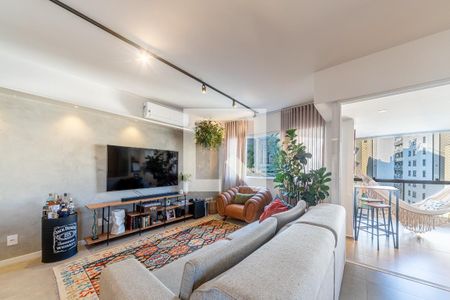 Sala de apartamento para alugar com 3 quartos, 121m² em Petrópolis, Porto Alegre