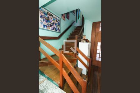 Escada de casa para alugar com 3 quartos, 390m² em Partenon, Porto Alegre