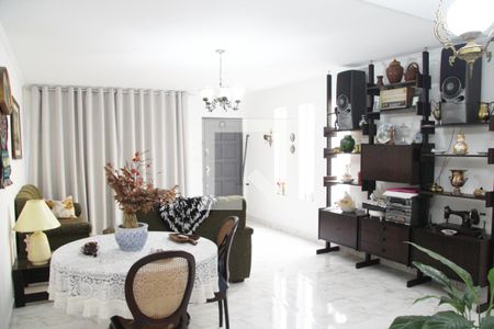 Sala de casa à venda com 3 quartos, 380m² em Vila Galvão, Guarulhos