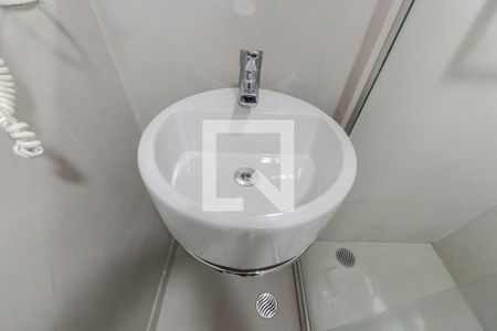 Banheiro de kitnet/studio para alugar com 1 quarto, 22m² em Consolação, São Paulo