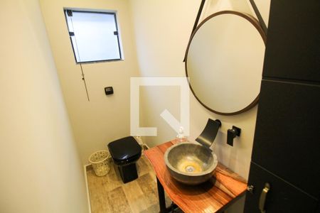 Lavabo da sala de casa à venda com 3 quartos, 144m² em Vila Invernada, São Paulo