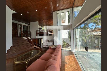 Sala de casa de condomínio para alugar com 4 quartos, 400m² em Morada dos Pássaros, Barueri