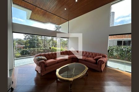 Sala de casa de condomínio para alugar com 4 quartos, 400m² em Morada dos Pássaros, Barueri