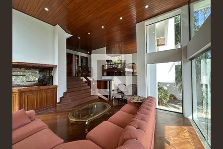 Sala de casa de condomínio para alugar com 4 quartos, 400m² em Morada dos Pássaros, Barueri