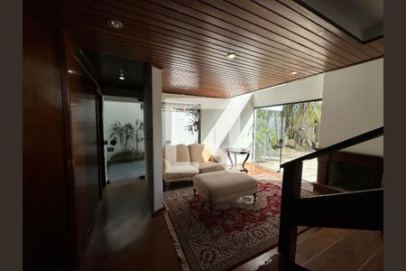Sala de casa de condomínio para alugar com 4 quartos, 400m² em Morada dos Pássaros, Barueri