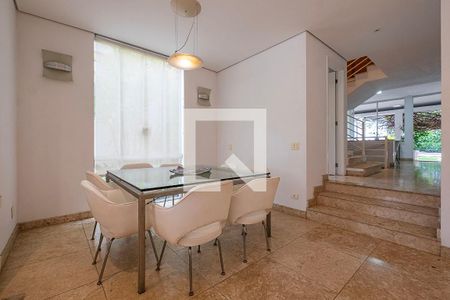 Sala de casa à venda com 4 quartos, 350m² em Alto de Pinheiros, São Paulo