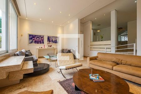 Sala de casa à venda com 4 quartos, 350m² em Alto de Pinheiros, São Paulo