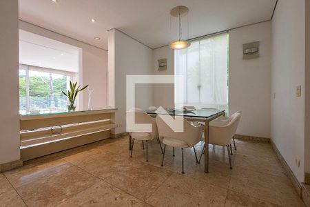 Sala de casa à venda com 4 quartos, 350m² em Alto de Pinheiros, São Paulo