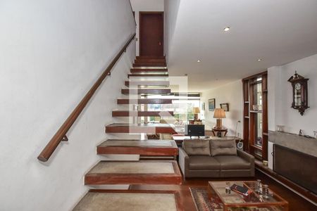 Escada de casa à venda com 5 quartos, 316m² em Jardim Leonor, São Paulo