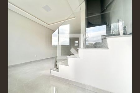 Sala - Escada de casa à venda com 2 quartos, 67m² em São Jorge, Novo Hamburgo