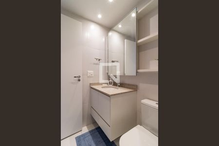 Banheiro de kitnet/studio para alugar com 1 quarto, 26m² em Pompeia, São Paulo