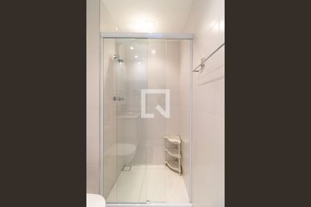 Banheiro de kitnet/studio para alugar com 1 quarto, 26m² em Pompeia, São Paulo