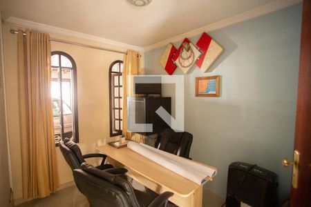 Escritório de casa para alugar com 3 quartos, 200m² em Parque Sao Domingos, São Paulo