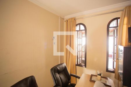 Escritório de casa para alugar com 3 quartos, 200m² em Parque Sao Domingos, São Paulo