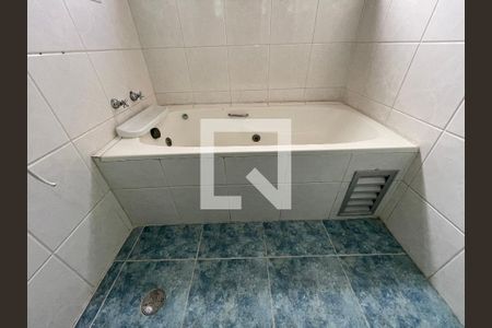 Banheiro Social de casa de condomínio para alugar com 4 quartos, 326m² em Granja Vianna cotia, Cotia