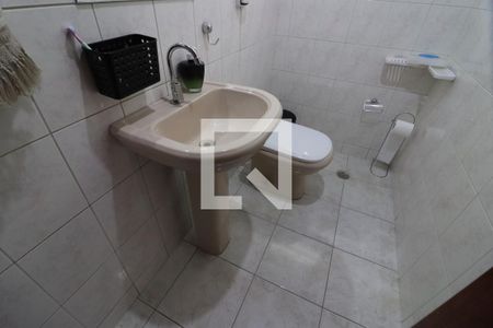 Lavabo de casa à venda com 3 quartos, 232m² em Umuarama, Osasco