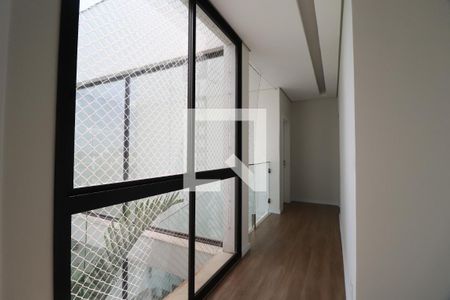 Corredor de casa de condomínio para alugar com 4 quartos, 270m² em Granja Marileusa, Uberlândia