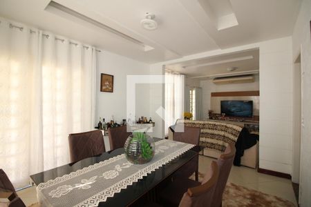 Sala de casa de condomínio à venda com 3 quartos, 600m² em Taquara, Rio de Janeiro