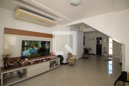 Sala de casa de condomínio para alugar com 3 quartos, 600m² em Taquara, Rio de Janeiro