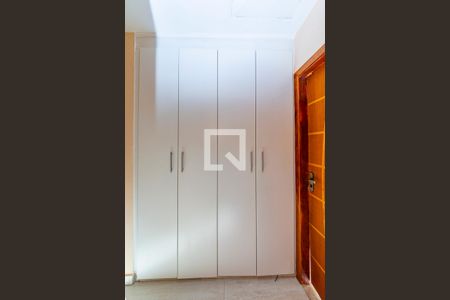 Corredor de casa de condomínio à venda com 3 quartos, 90m² em Morro do Confisco, Contagem