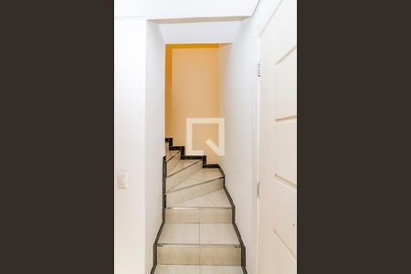 Escada de casa de condomínio à venda com 3 quartos, 90m² em Morro do Confisco, Contagem