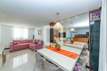 Sala de casa de condomínio à venda com 3 quartos, 90m² em Morro do Confisco, Contagem