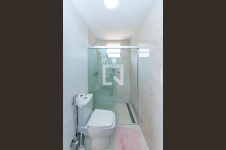 Banheiro Semi Suítes de casa de condomínio à venda com 3 quartos, 90m² em Morro do Confisco, Contagem