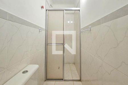 banheiro da suíte 2 de casa de condomínio para alugar com 5 quartos, 330m² em Jardim Praiano, Guarujá