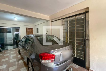 Garagem de casa à venda com 5 quartos, 300m² em Pompéia, Belo Horizonte