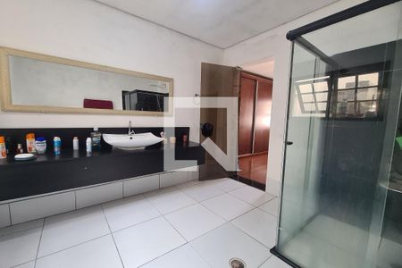 Banheiro da Suíte 1 de casa para alugar com 2 quartos, 400m² em Vila Macedópolis, São Paulo