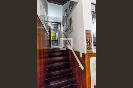 Escada de casa de condomínio à venda com 3 quartos, 250m² em Residencial Tres (alphaville), Santana de Parnaíba