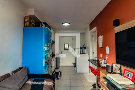 Sala/Cozinha de apartamento à venda com 1 quarto, 27m² em Jardim Itacolomi, São Paulo