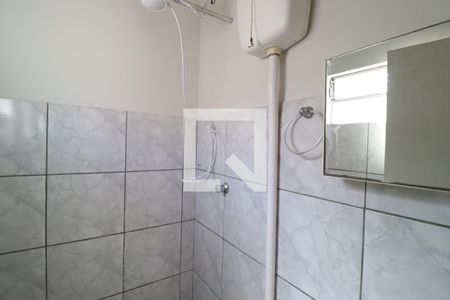 Banheiro de kitnet/studio para alugar com 1 quarto, 41m² em Santa Mônica, Uberlândia