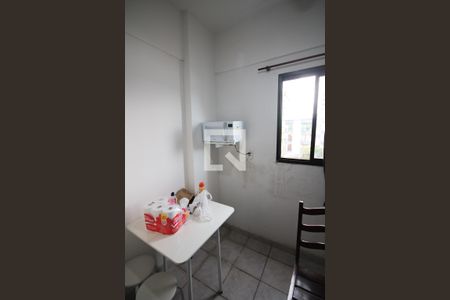 Cozinha de kitnet/studio para alugar com 1 quarto, 25m² em Vila Assuncao, Praia Grande