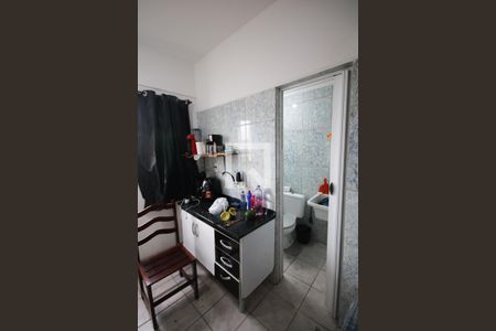 Cozinha de kitnet/studio para alugar com 1 quarto, 25m² em Vila Assuncao, Praia Grande