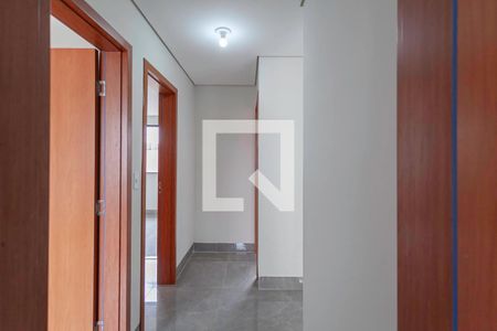 Corredor de apartamento para alugar com 3 quartos, 135m² em Planalto, Belo Horizonte