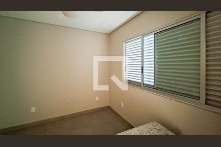 Quarto  de casa à venda com 4 quartos, 180m² em Ipiranga, Belo Horizonte