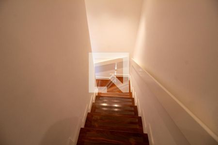 Escada de apartamento à venda com 2 quartos, 106m² em Vila Cordeiro, São Paulo