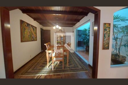 Casa à venda com 5 quartos, 360m² em São Francisco, Niterói