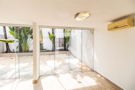 Vista da Sala de casa de condomínio à venda com 3 quartos, 180m² em Tamboré, Santana de Parnaíba