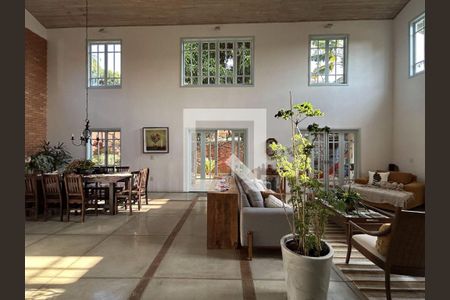 Casa à venda com 3 quartos, 300m² em Cidade São Francisco, São Paulo