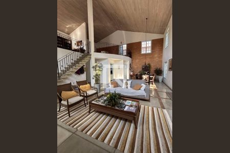 Casa à venda com 3 quartos, 300m² em Cidade São Francisco, São Paulo