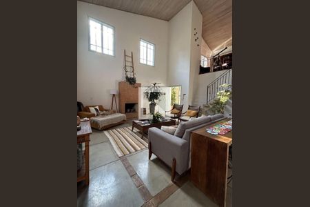 Casa à venda com 3 quartos, 300m² em Cidade São Francisco, São Paulo