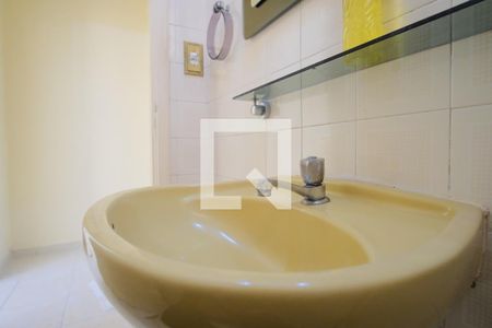 Lavabo de casa para alugar com 4 quartos, 130m² em Vila Granada, São Paulo