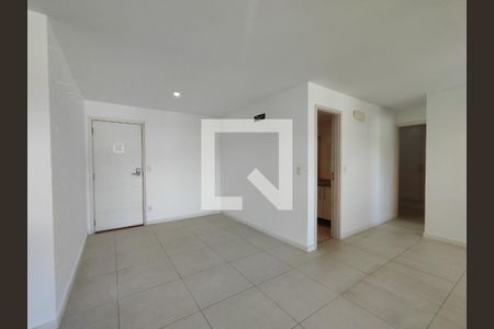 Sala de apartamento para alugar com 2 quartos, 75m² em Barra da Tijuca, Rio de Janeiro