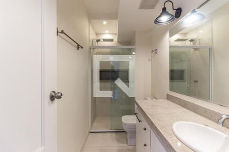 Banheiro de apartamento à venda com 1 quarto, 64m² em Vila Buarque, São Paulo