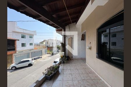 Sacada de casa à venda com 3 quartos, 170m² em Jardim Marek, Santo André